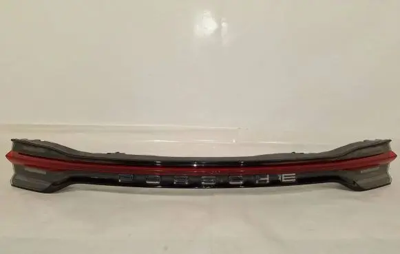 Porsche Macan (95B) Rear light center trim bar blend 95B945208L 90200603 10112212628