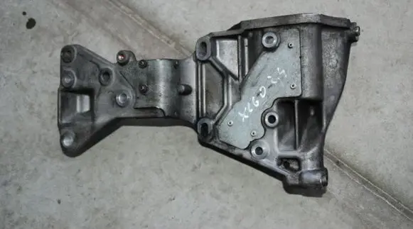 Volvo S80 Generator/alternator bracket 30757329