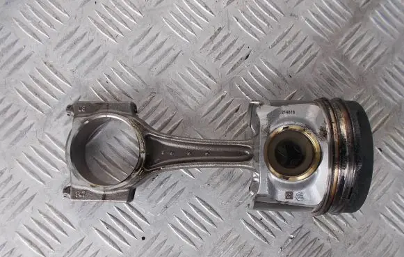BMW X3 G01 Piston with connecting rod 8477075