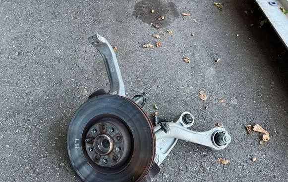 Alfa Romeo Stelvio Front wheel hub spindle knuckle 050570884