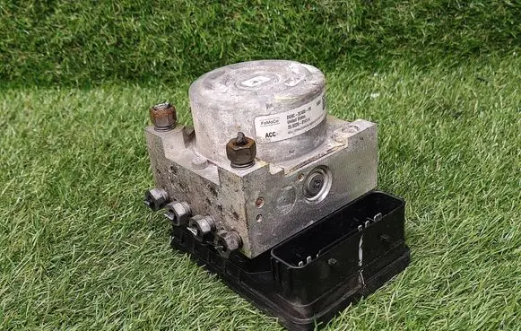 Ford Fusion II ABS Pump DG9C2C405FB
