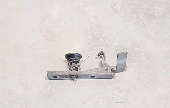 Mercedes-Benz Sprinter W907 W910 Engine bonnet/hood lock/latch loop/hook A9107500200