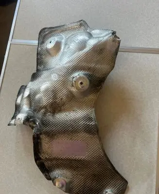 Mercedes-Benz R W251 Heat shield in engine bay A2516822071