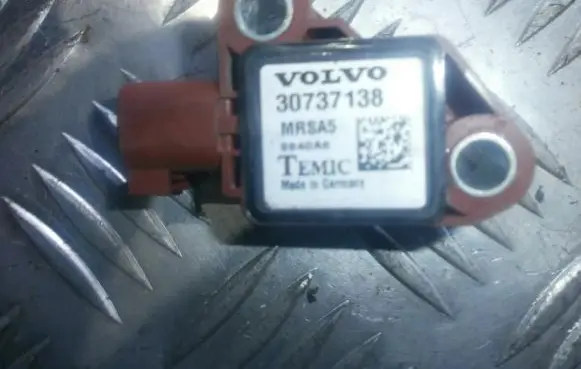Volvo V50 Airbag deployment crash/impact sensor 30737138