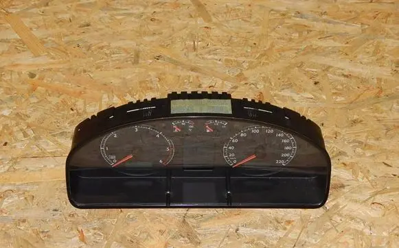 Volkswagen Multivan T5 Speedometer (instrument cluster) 11008020638 7H5920870J