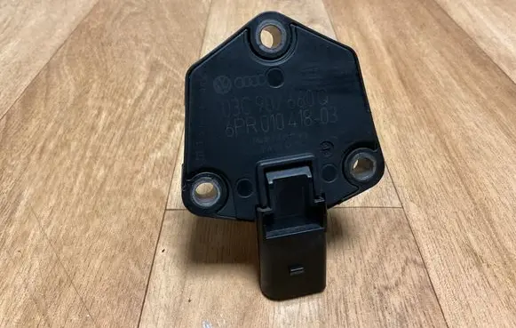 Volkswagen Touareg II Oil level sensor 03C907660Q 6PR01041803