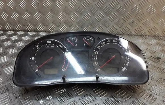 Speedometer (instrument cluster)