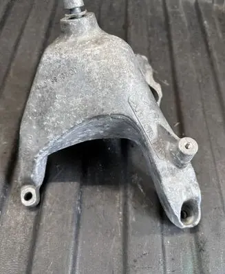 Audi A4 S4 B9 8W Engine mounting bracket 4M0199307CP 4M0199869AN