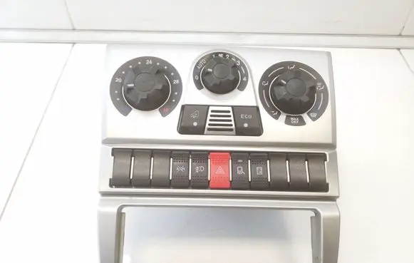 Iveco Daily 35.8 - 9 Climate control unit 568740100