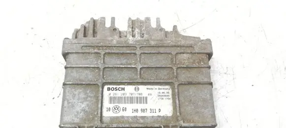 Volkswagen Golf III Engine control unit/module 0261203707 26SA3609 1H0907311P