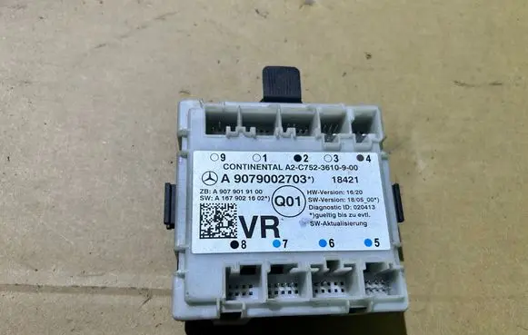 Mercedes-Benz Sprinter W907 W910 Door central lock control unit/module A9079002703