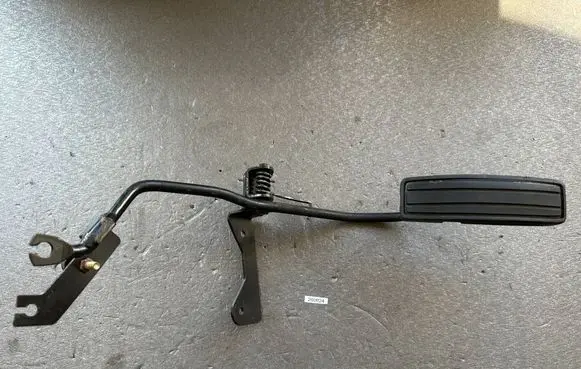 Nissan Patrol 260 Accelerator throttle pedal 18010C6060