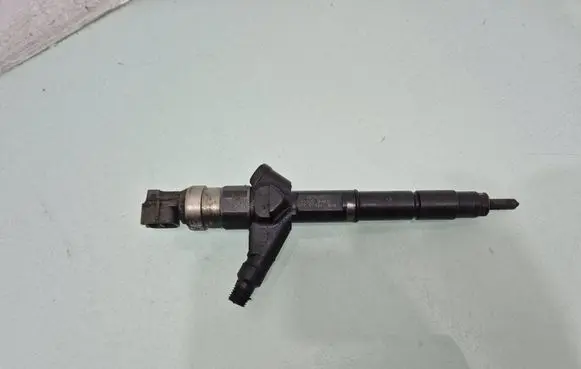 Nissan X-Trail T30 Fuel injector 166008H800