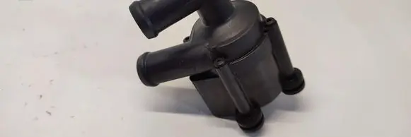 Volvo XC40 Water pump 32222110