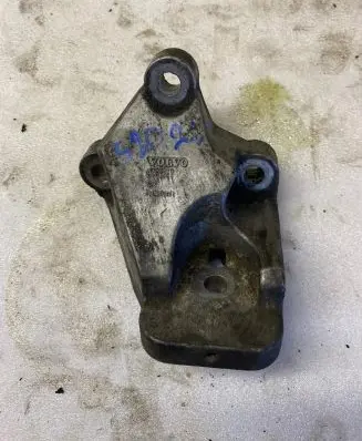 Volvo S80 Engine mounting bracket 9161141 3340