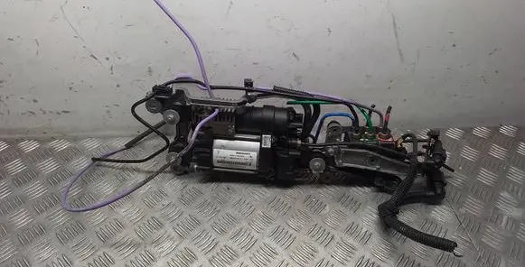 Porsche Macan (95B) Air suspension compressor/pump 95B616006G