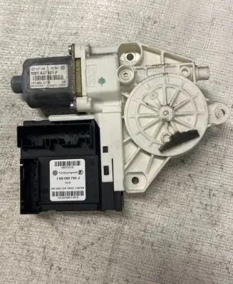 Volkswagen Golf Plus Front door window regulator motor 1K0959793J 130706 05075710