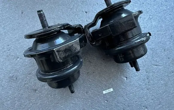 Nissan Patrol Y61 Engine mount bracket 11210VB910 11220VB911