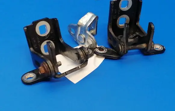 Rear door hinge set