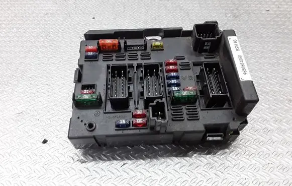 Peugeot 807 Fuse module 9650664080 BSMB3