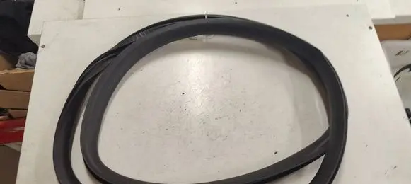 Volvo V40 Rear door rubber seal (on body)