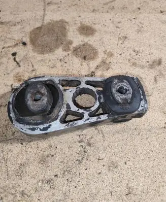 Engine mount bracket
