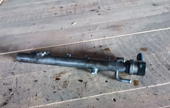 Fuel main line pipe