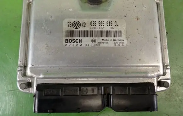 Volkswagen PASSAT B5.5 Engine control unit/module ECU