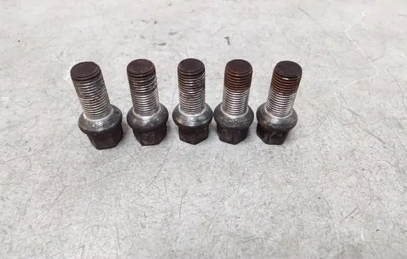 Volkswagen Touran I Nuts/bolts 