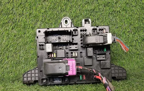 Opel Astra J Power management control unit 13302300 365927271