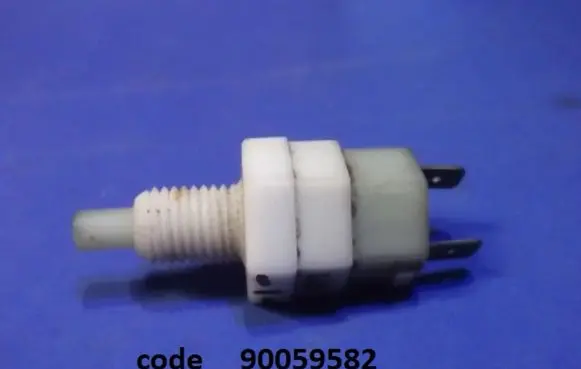 Opel Tigra A Brake pedal sensor switch 90059582