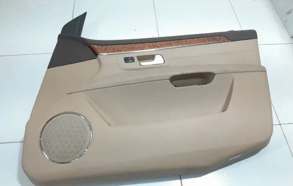 Cadillac SRX Front door card panel trim NOCODE
