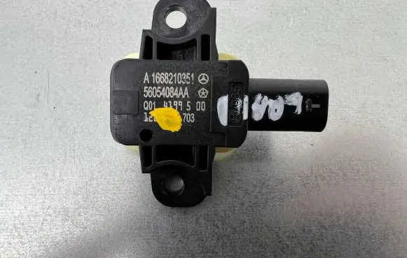 Jeep Grand Cherokee Airbag deployment crash/impact sensor A1668210351 56054084AA