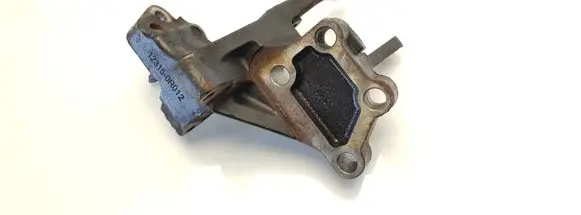 Toyota Avensis T250 Engine mounting bracket 123150R012