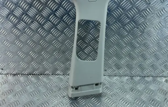 Nissan Qashqai (B) pillar trim (top)