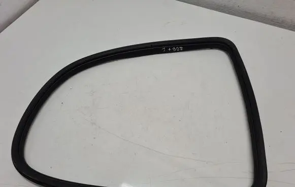 Rear door rubber seal (on body)