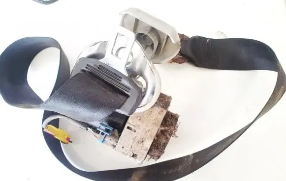 Volkswagen Golf IV Front seatbelt 1j4857706j