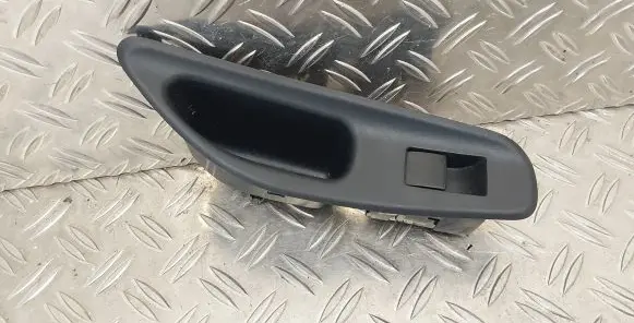 Toyota Yaris XP210 Electric window control switch 74272K0090