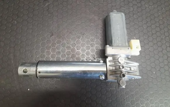 BMW 5 E60 E61 Seat adjustment motor 0390203233