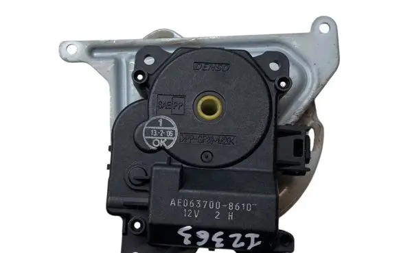 Toyota Avensis T250 Air flap motor/actuator AE0637008610