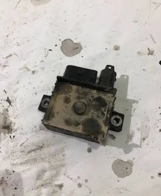BMW 5 E60 E61 Glow plug pre-heat relay 0006046698 G0AMS19C03