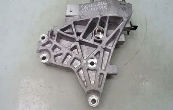 KIA Soul Engine mounting bracket