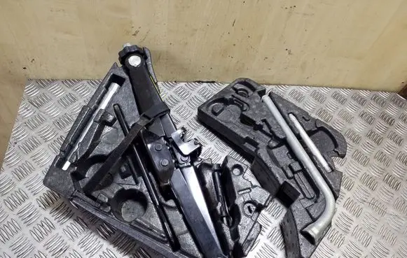 Audi Q7 4L Tool set 4L0011075 7L0012219 4L0011076