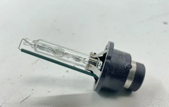 Toyota Avensis T250 Xenon bulb 226F15 42402