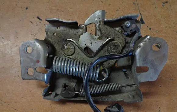 Mitsubishi Space Star Engine bonnet/hood lock/catch