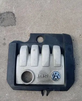 Volkswagen Touran I Engine cover (trim) 03G103925G