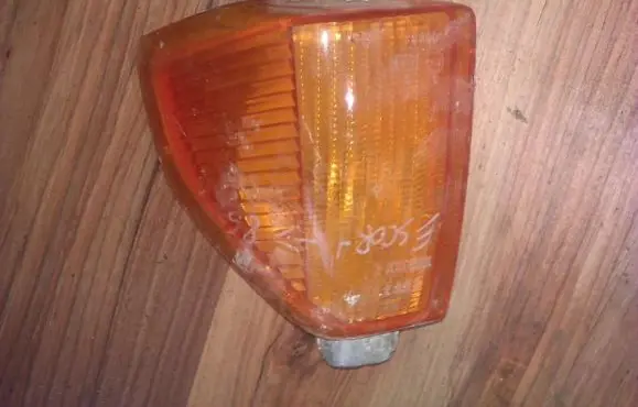 Ford Escort Front indicator light 10033101l