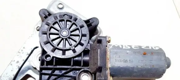 Mercedes-Benz E W210 Front door window regulator motor 0130821709 119153-xxx