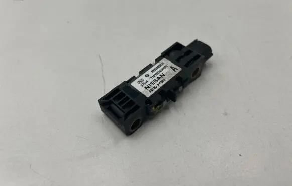 Nissan Almera Tino Airbag deployment crash/impact sensor 98830AY000 0285003019
