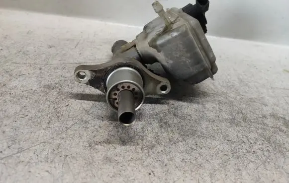 Volkswagen Touran I Master brake cylinder